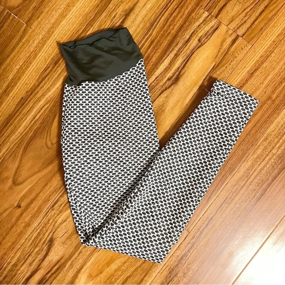 Gray & White Workout Leggings - Picture 5 of 6